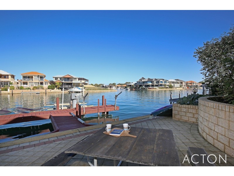 26 Finistere Island Retreat, Halls Head WA 6210