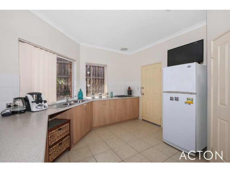 5 Calytrix Way, Halls Head WA 6210