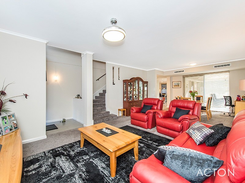 5 Tylney Loop, Meadow Springs WA 6210