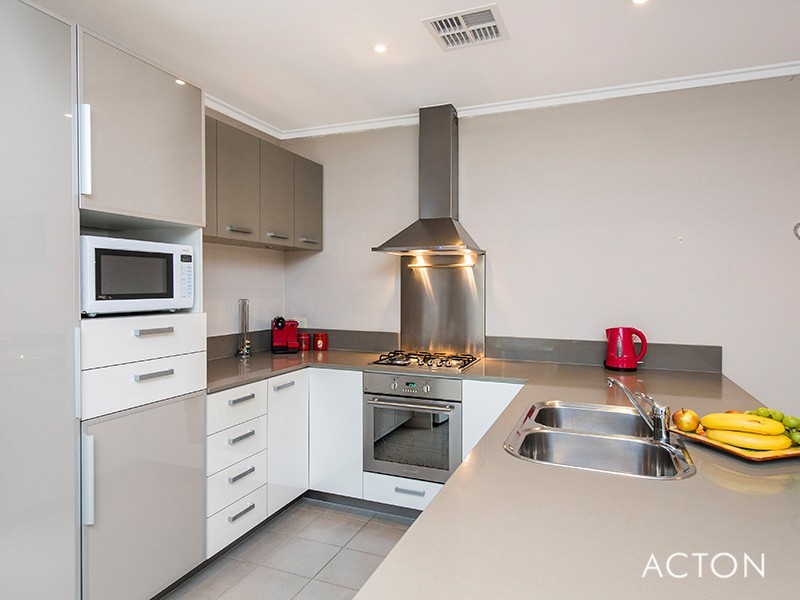 5 Tylney Loop, Meadow Springs WA 6210