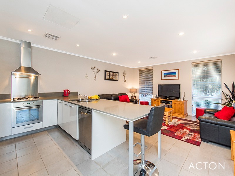 5 Tylney Loop, Meadow Springs WA 6210