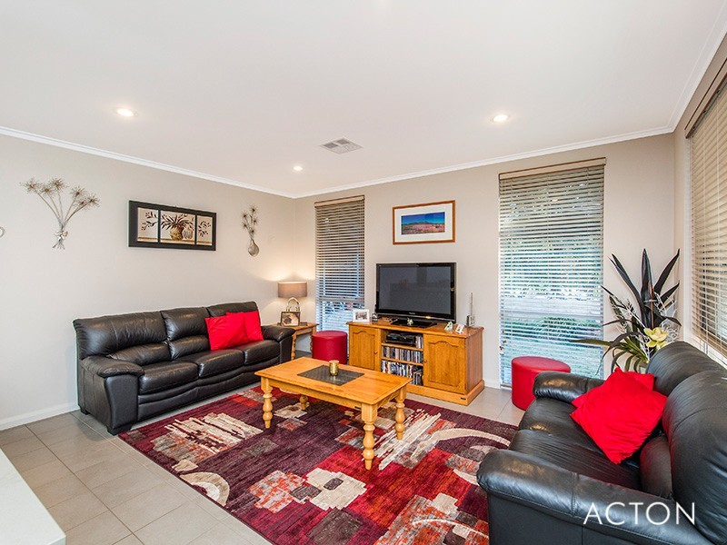 5 Tylney Loop, Meadow Springs WA 6210