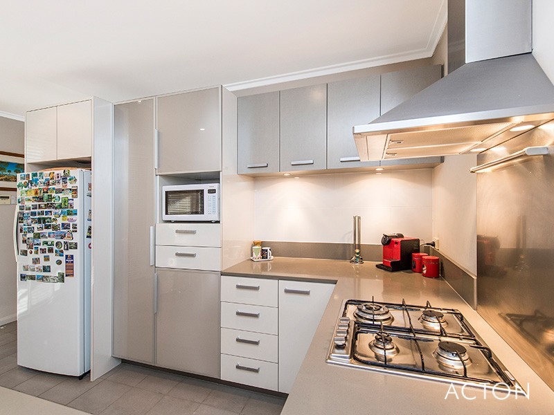 5 Tylney Loop, Meadow Springs WA 6210