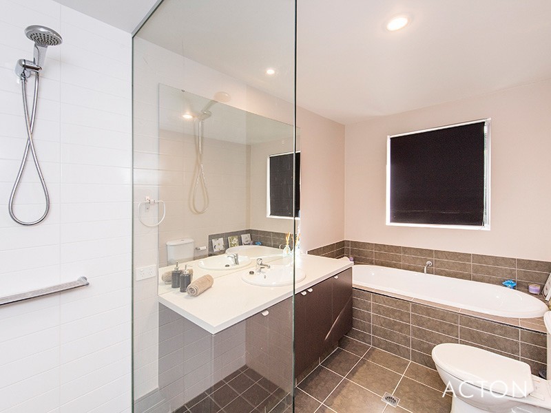 5 Tylney Loop, Meadow Springs WA 6210