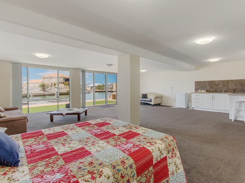 59 Queen Parade, Wannanup WA 6210