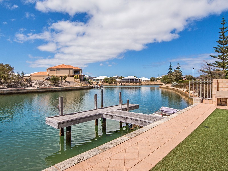 59 Queen Parade, Wannanup WA 6210