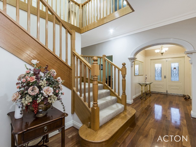 38 Erins Isle Retreat, Dudley Park WA 6210