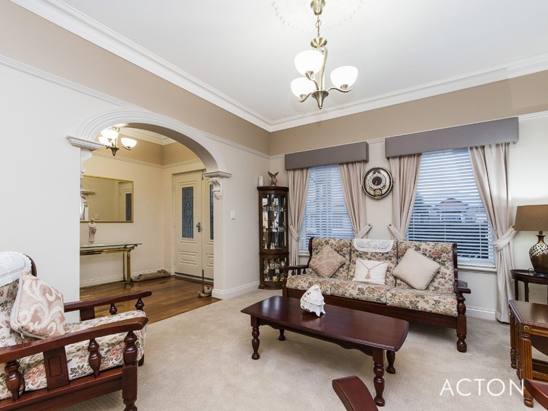 38 Erins Isle Retreat, Dudley Park WA 6210