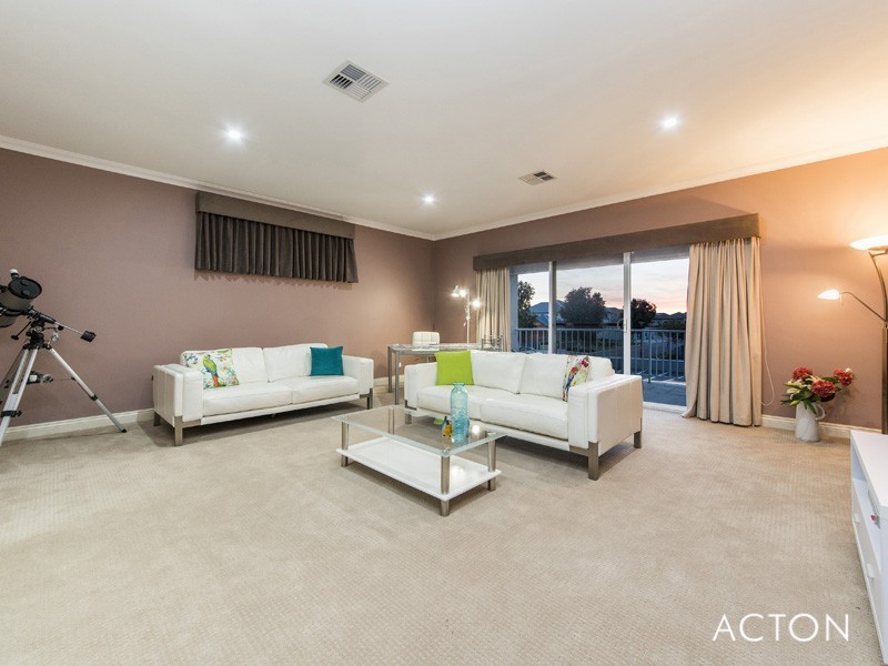 38 Erins Isle Retreat, Dudley Park WA 6210