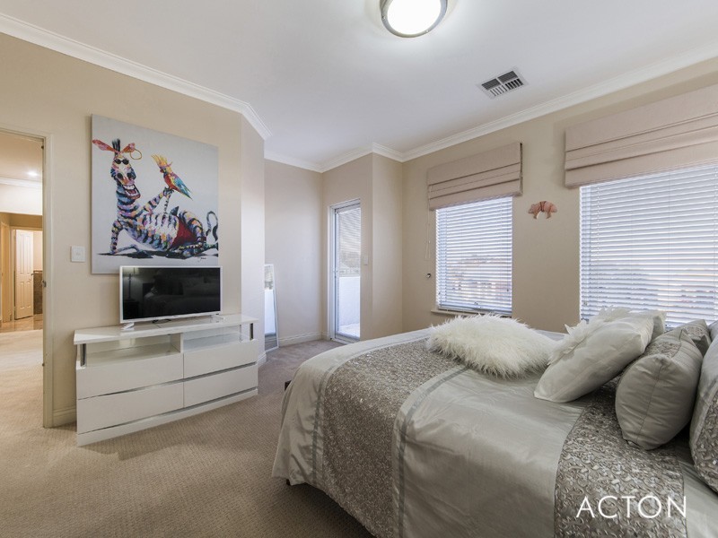 38 Erins Isle Retreat, Dudley Park WA 6210