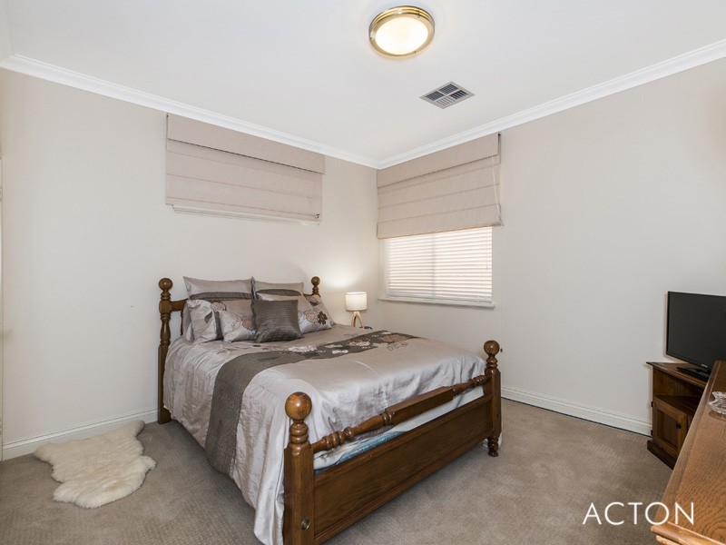 38 Erins Isle Retreat, Dudley Park WA 6210