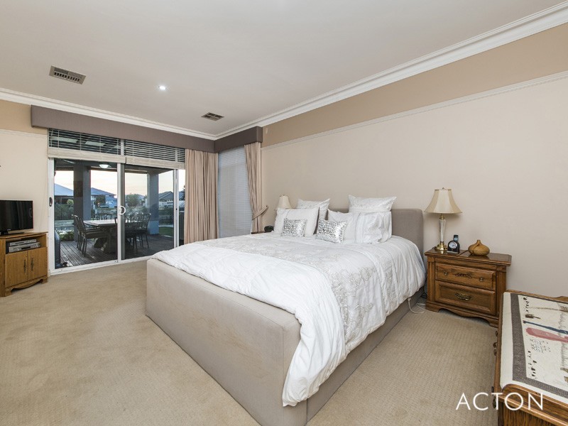 38 Erins Isle Retreat, Dudley Park WA 6210