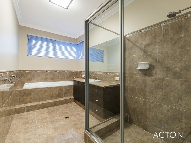 38 Erins Isle Retreat, Dudley Park WA 6210