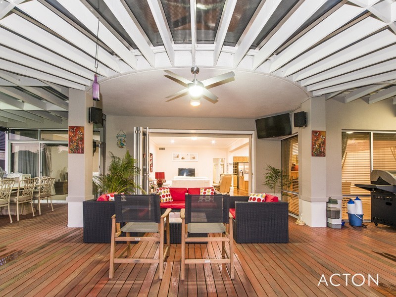 38 Erins Isle Retreat, Dudley Park WA 6210