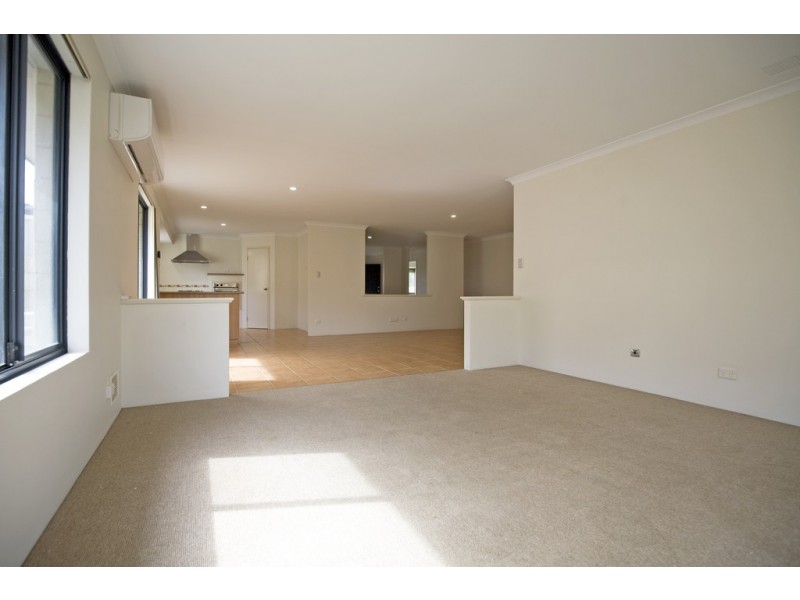 8 Conch Way, Wannanup WA 6210