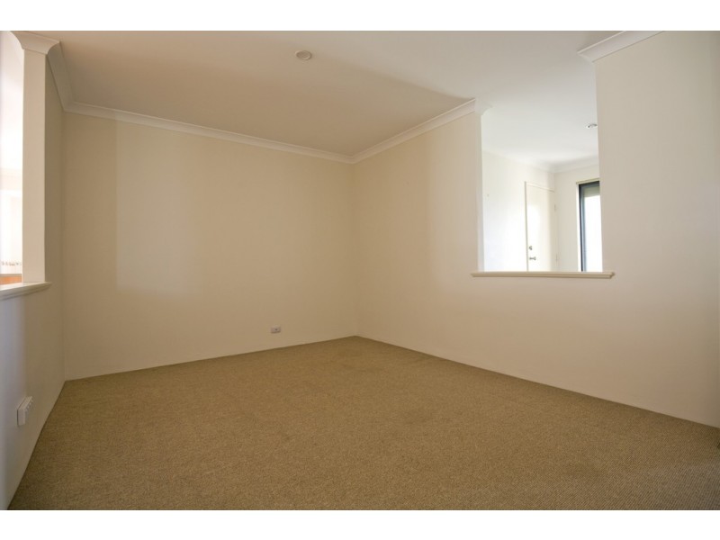 8 Conch Way, Wannanup WA 6210