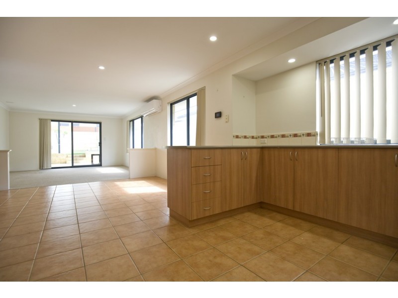 8 Conch Way, Wannanup WA 6210