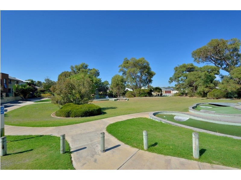 15 Malone Loop, Meadow Springs WA 6210