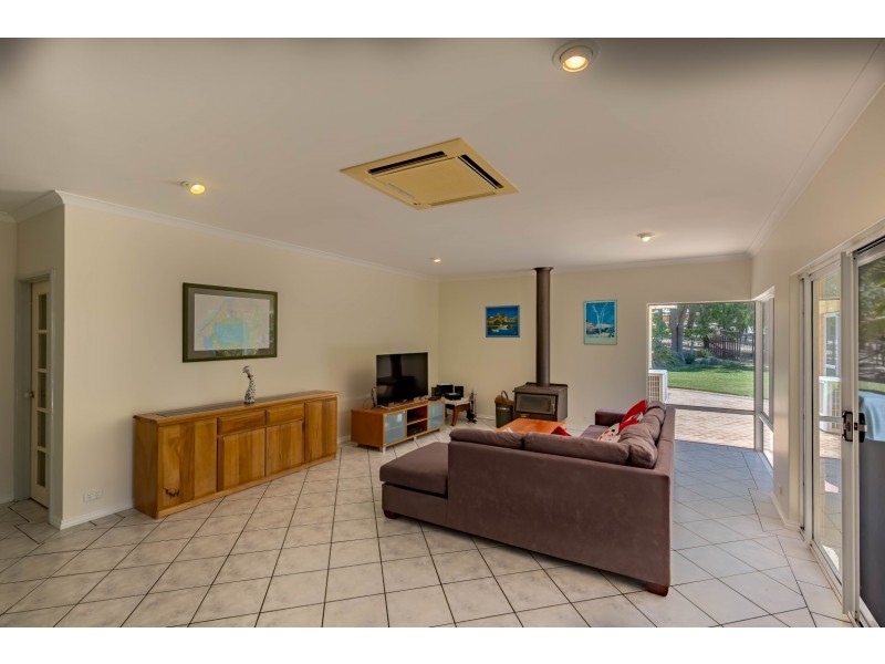 8 Harvey View Drive, Herron WA 6211