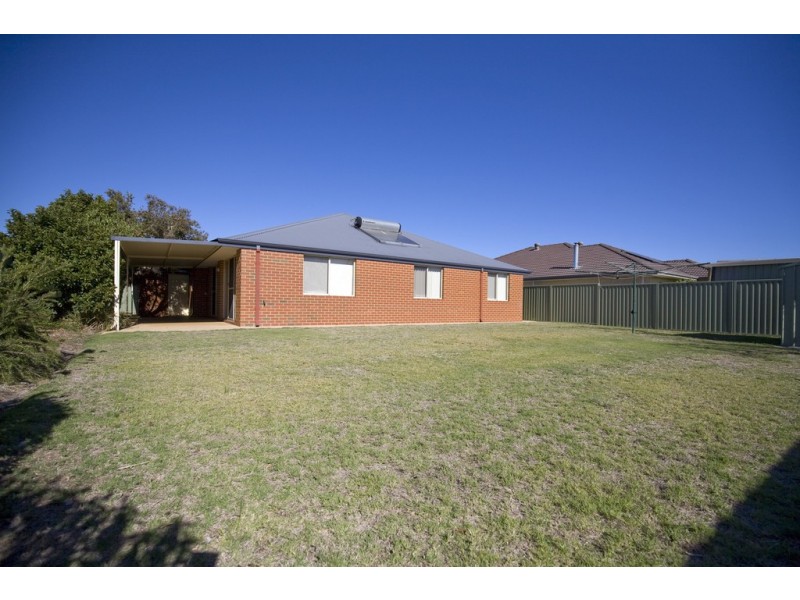 7 Jolly Rambler Blvd, Ravenswood WA 6208