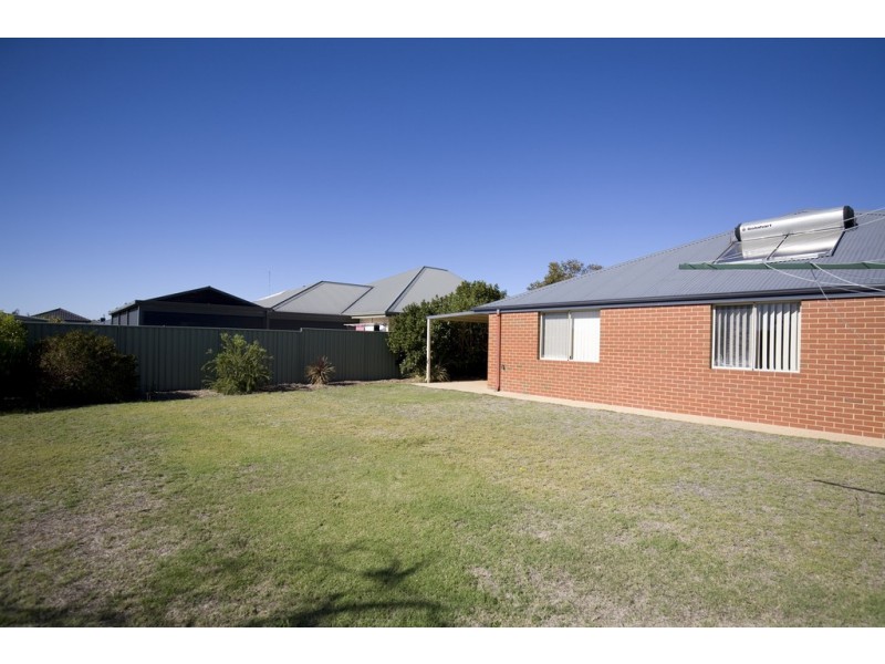 7 Jolly Rambler Blvd, Ravenswood WA 6208