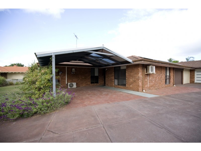 1/2 Yamba Court, Halls Head WA 6210