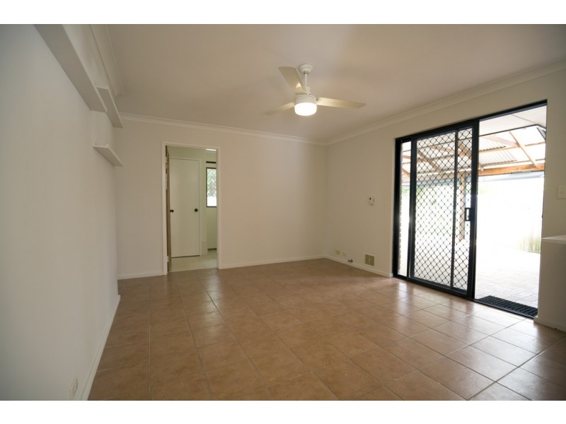 1/2 Yamba Court, Halls Head WA 6210