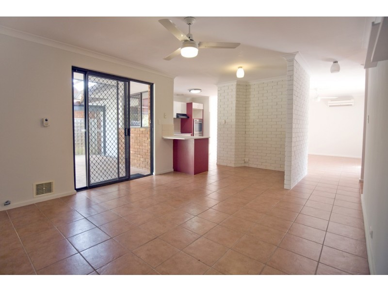 1/2 Yamba Court, Halls Head WA 6210