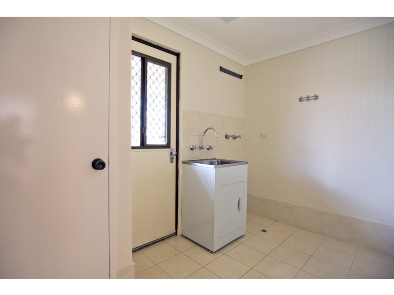 1/2 Yamba Court, Halls Head WA 6210