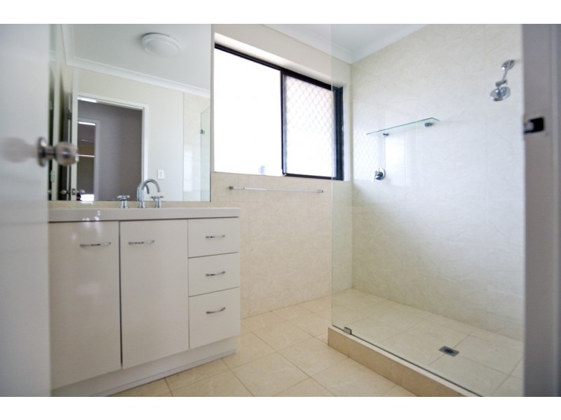 1/2 Yamba Court, Halls Head WA 6210
