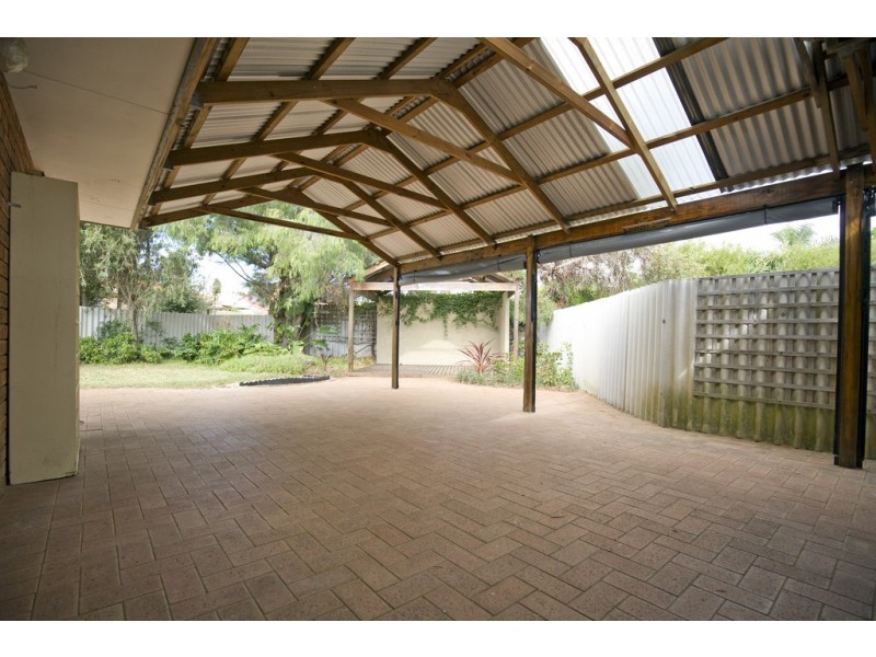 1/2 Yamba Court, Halls Head WA 6210