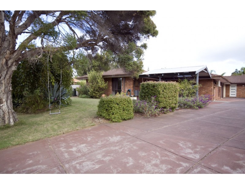 1/2 Yamba Court, Halls Head WA 6210