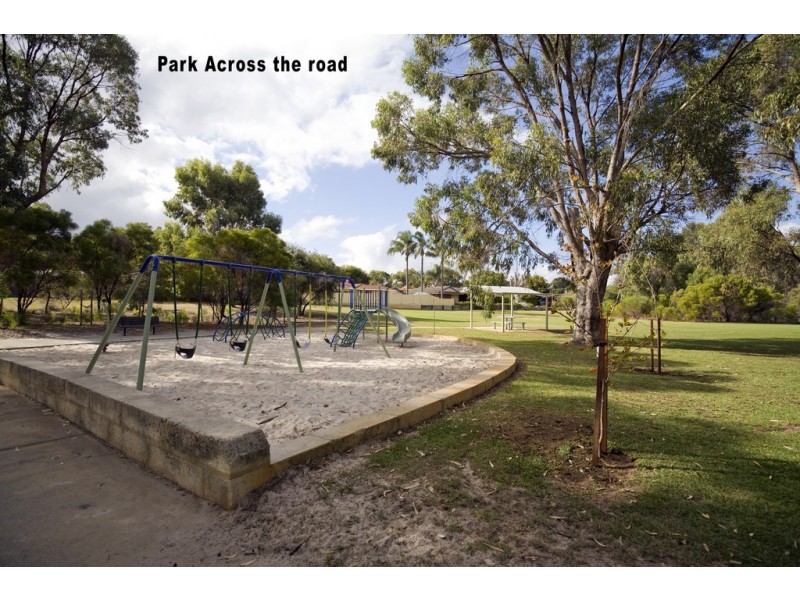 1/2 Yamba Court, Halls Head WA 6210