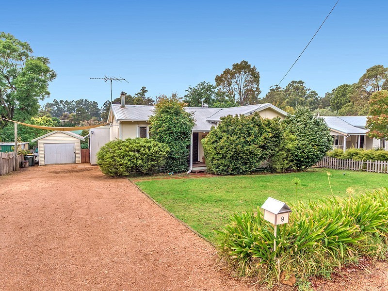 9 Brady Street, Jarrahdale WA 6124