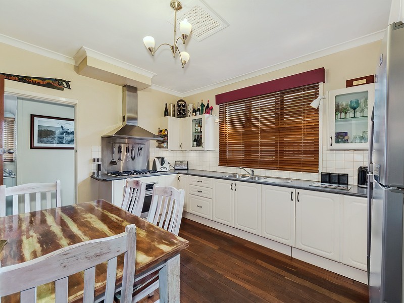 9 Brady Street, Jarrahdale WA 6124