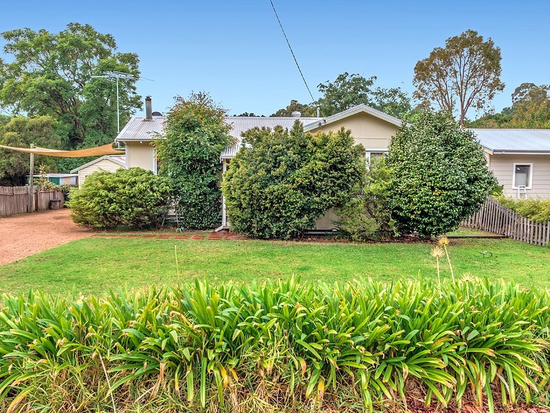 9 Brady Street, Jarrahdale WA 6124