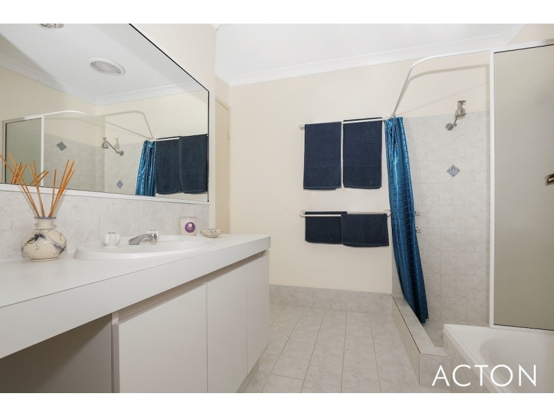 4 Dover Street, Greenfields WA 6210