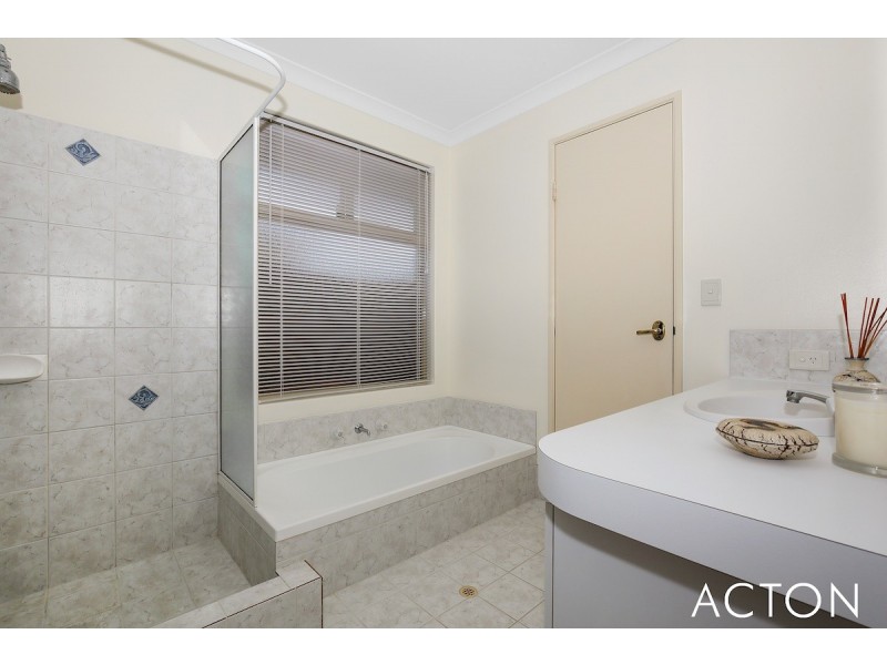 4 Dover Street, Greenfields WA 6210