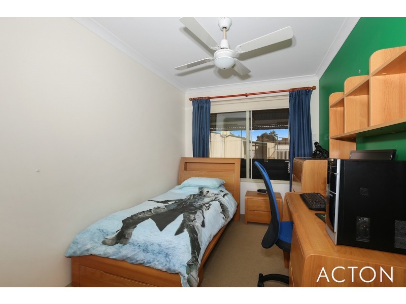 4 Dover Street, Greenfields WA 6210