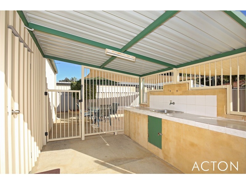 4 Dover Street, Greenfields WA 6210