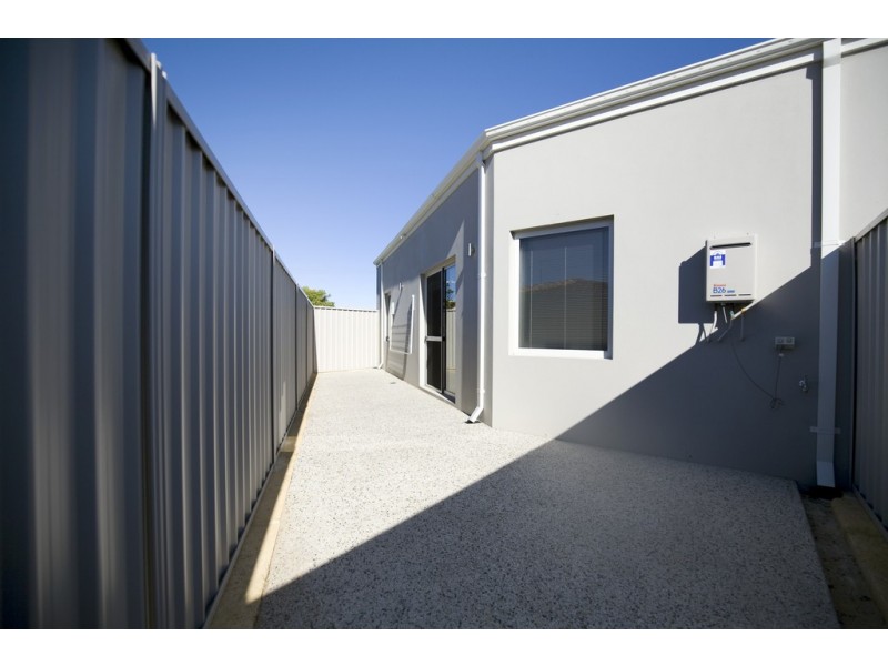 2/135B Ormsby Terrace, Silver Sands WA 6210