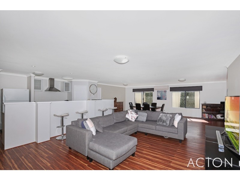 32 Camden Way, Meadow Springs WA 6210