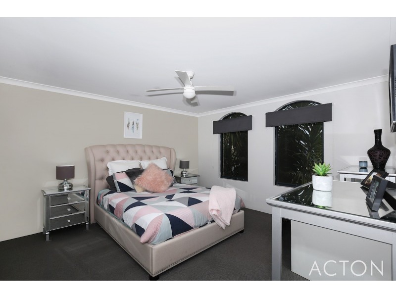 32 Camden Way, Meadow Springs WA 6210