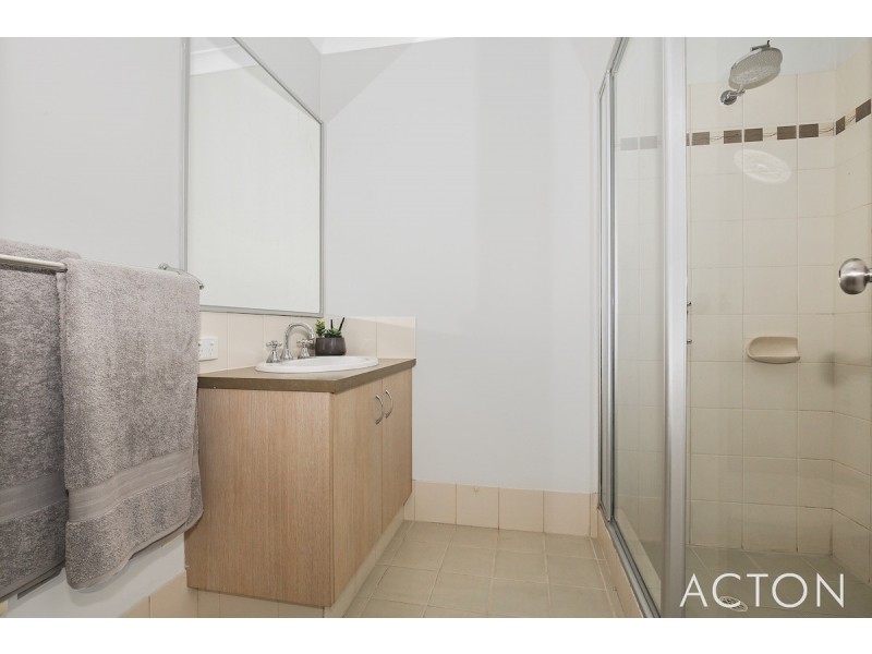 32 Camden Way, Meadow Springs WA 6210