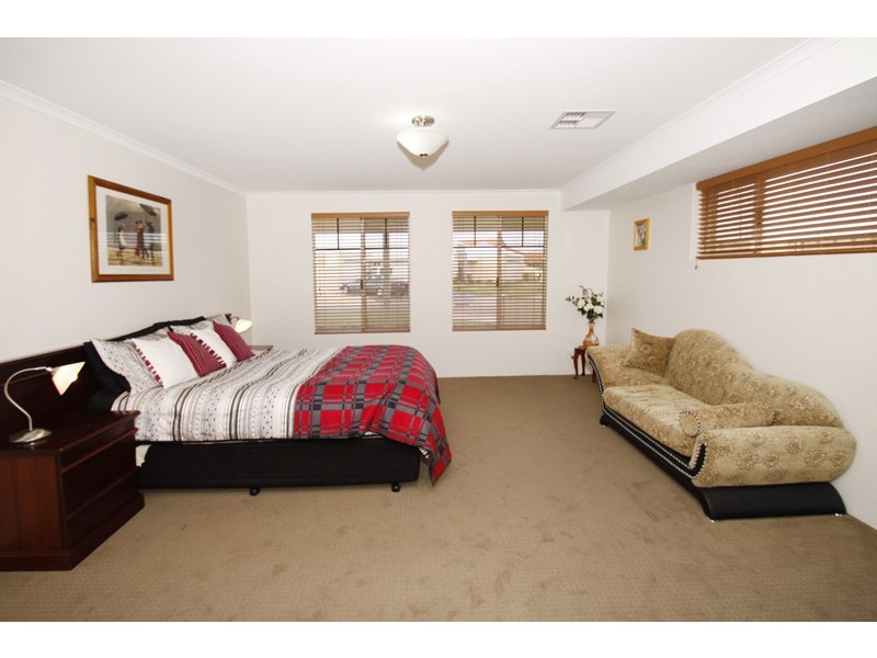 1 Harvest Chase, Madora Bay WA 6210