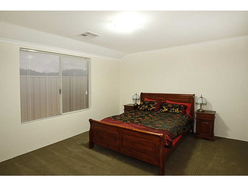 1 Harvest Chase, Madora Bay WA 6210