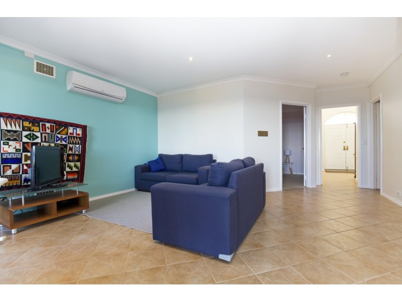 10B Pinnace Court, Halls Head WA 6210