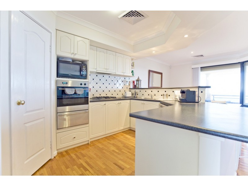 10B Pinnace Court, Halls Head WA 6210