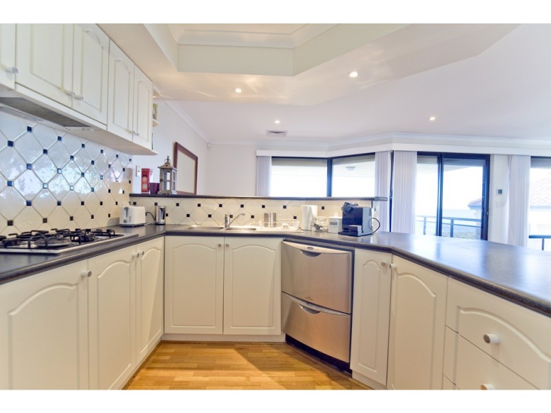 10B Pinnace Court, Halls Head WA 6210