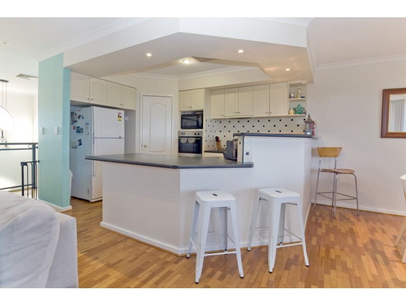 10B Pinnace Court, Halls Head WA 6210